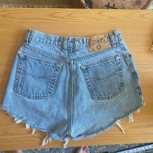 Vintage high waisted light wash denim cut offs - Picture 5 of 7